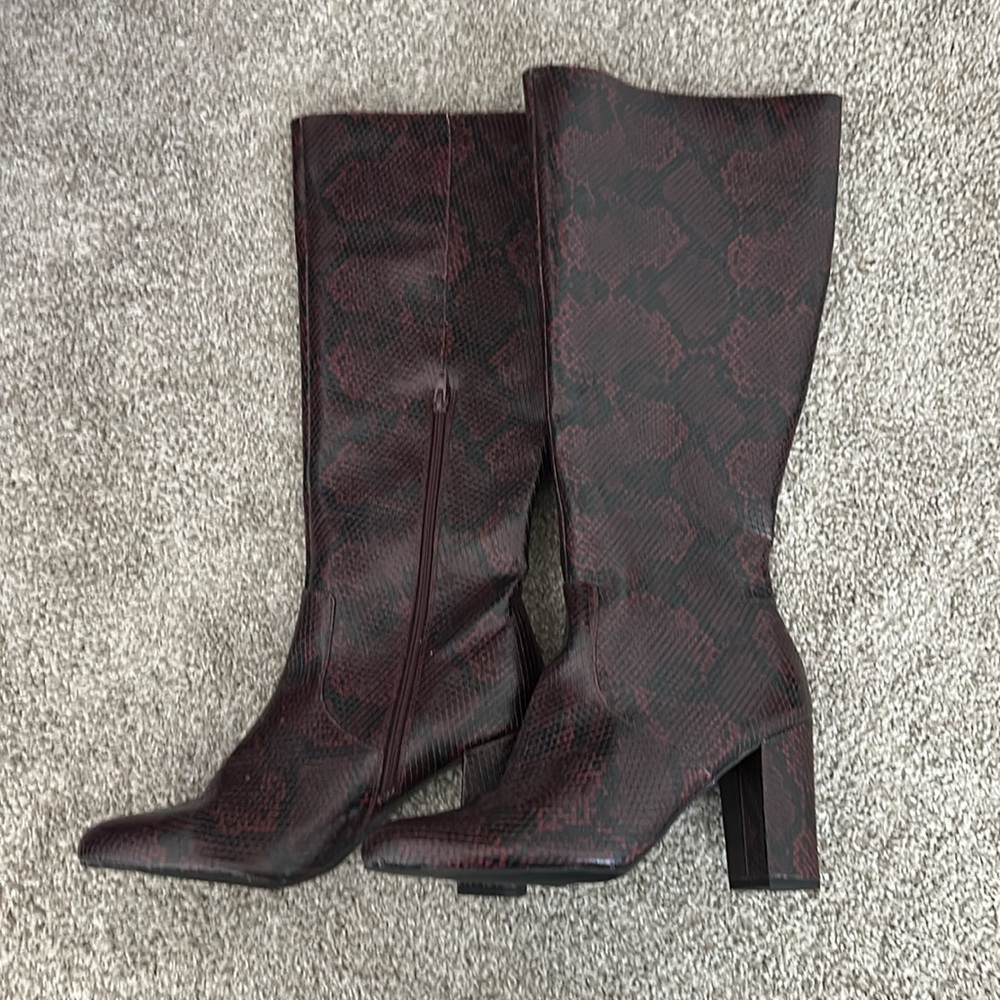 Scoop Knee-High Dress Boots - Picture 6 of 7